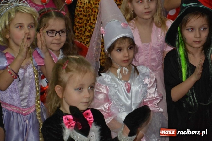 Zdjęcie w galerii na portalu naszraciborz.pl: Wielki bal maskowy w szkole na Ostrogu wiadomości z regionu