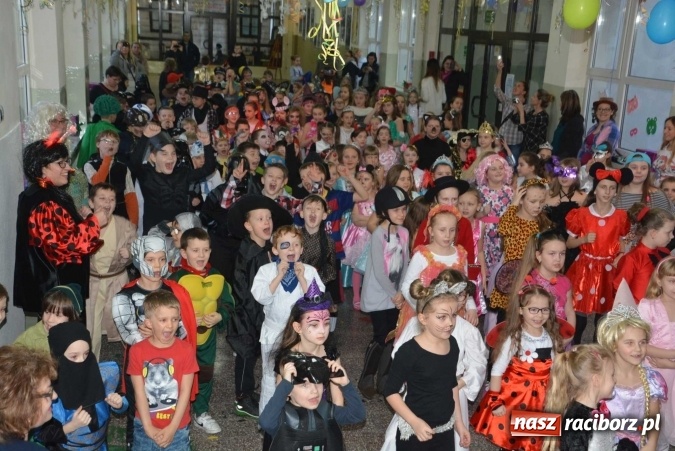 Zdjęcie w galerii na portalu naszraciborz.pl: Wielki bal maskowy w szkole na Ostrogu wiadomości z regionu