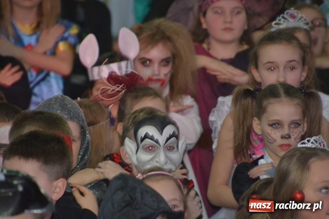 Zdjęcie w galerii na portalu naszraciborz.pl: Wielki bal maskowy w szkole na Ostrogu wiadomości z regionu