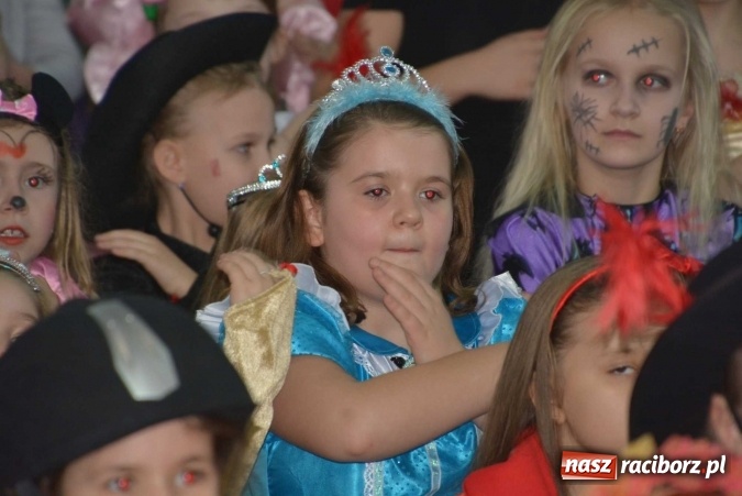 Zdjęcie w galerii na portalu naszraciborz.pl: Wielki bal maskowy w szkole na Ostrogu wiadomości z regionu