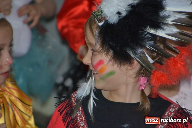 Zdjęcie w galerii na portalu naszraciborz.pl: Wielki bal maskowy w szkole na Ostrogu wiadomości z regionu