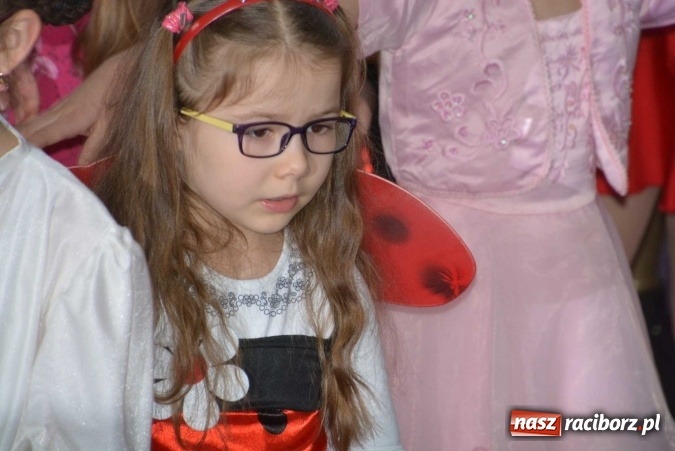 Zdjęcie w galerii na portalu naszraciborz.pl: Wielki bal maskowy w szkole na Ostrogu wiadomości z regionu