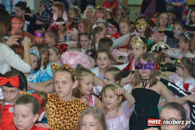 Zdjęcie w galerii na portalu naszraciborz.pl: Wielki bal maskowy w szkole na Ostrogu wiadomości z regionu