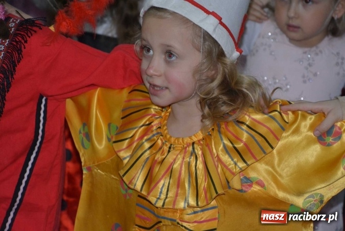 Zdjęcie w galerii na portalu naszraciborz.pl: Wielki bal maskowy w szkole na Ostrogu wiadomości z regionu