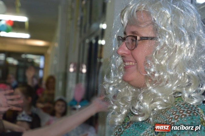 Zdjęcie w galerii na portalu naszraciborz.pl: Wielki bal maskowy w szkole na Ostrogu wiadomości z regionu