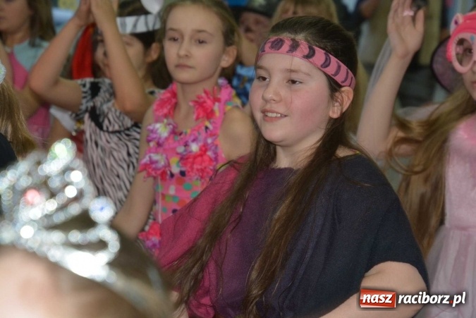 Zdjęcie w galerii na portalu naszraciborz.pl: Wielki bal maskowy w szkole na Ostrogu wiadomości z regionu