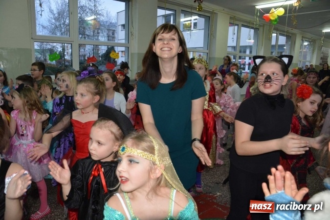 Zdjęcie w galerii na portalu naszraciborz.pl: Wielki bal maskowy w szkole na Ostrogu wiadomości z regionu