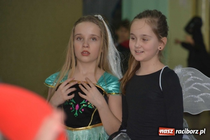 Zdjęcie w galerii na portalu naszraciborz.pl: Wielki bal maskowy w szkole na Ostrogu wiadomości z regionu