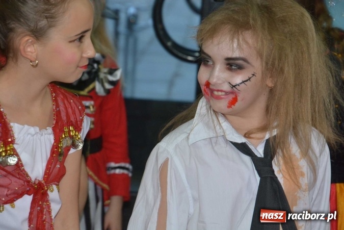 Zdjęcie w galerii na portalu naszraciborz.pl: Wielki bal maskowy w szkole na Ostrogu wiadomości z regionu