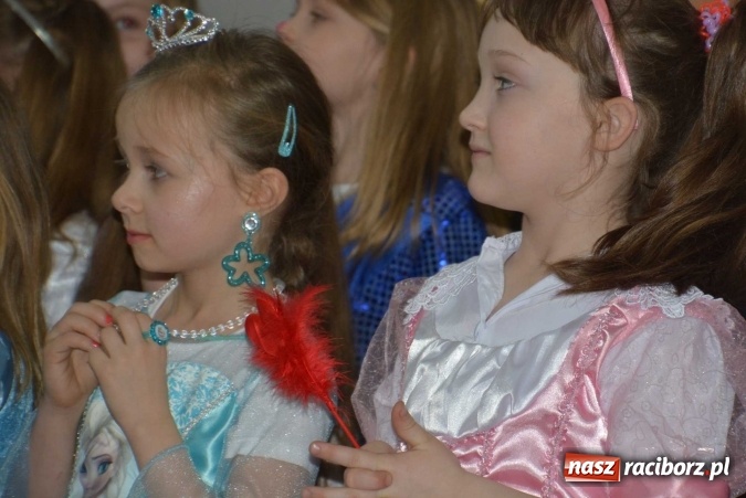 Zdjęcie w galerii na portalu naszraciborz.pl: Wielki bal maskowy w szkole na Ostrogu wiadomości z regionu