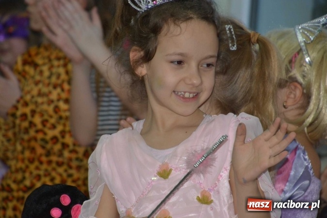 Zdjęcie w galerii na portalu naszraciborz.pl: Wielki bal maskowy w szkole na Ostrogu wiadomości z regionu