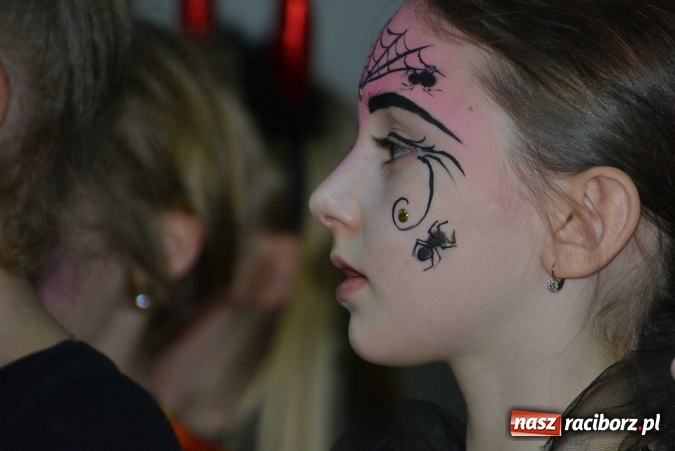 Zdjęcie w galerii na portalu naszraciborz.pl: Wielki bal maskowy w szkole na Ostrogu wiadomości z regionu