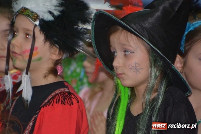 Zdjęcie w galerii na portalu naszraciborz.pl: Wielki bal maskowy w szkole na Ostrogu wiadomości z regionu