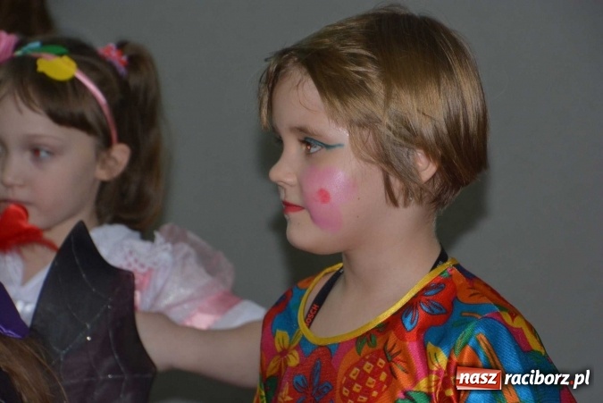 Zdjęcie w galerii na portalu naszraciborz.pl: Wielki bal maskowy w szkole na Ostrogu wiadomości z regionu