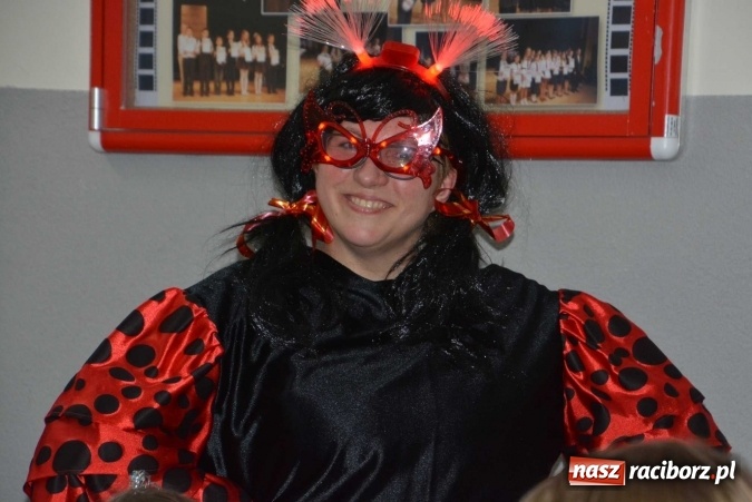 Zdjęcie w galerii na portalu naszraciborz.pl: Wielki bal maskowy w szkole na Ostrogu wiadomości z regionu