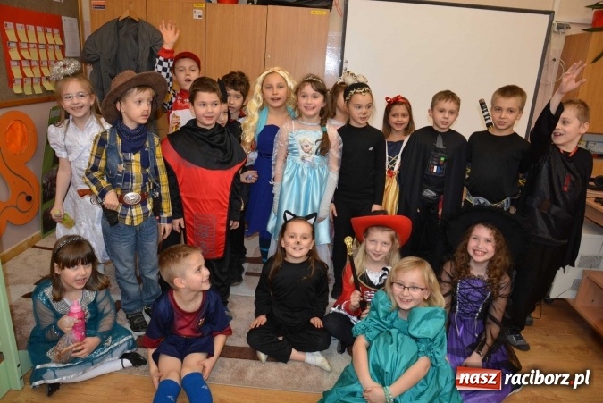 Zdjęcie w galerii na portalu naszraciborz.pl: Wielki bal maskowy w szkole na Ostrogu wiadomości z regionu