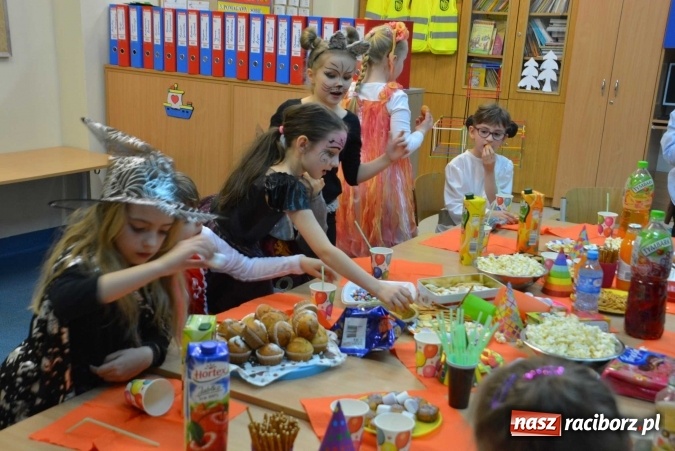 Zdjęcie w galerii na portalu naszraciborz.pl: Wielki bal maskowy w szkole na Ostrogu wiadomości z regionu
