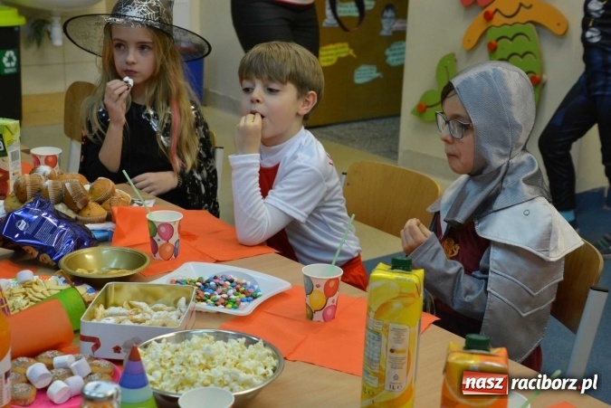 Zdjęcie w galerii na portalu naszraciborz.pl: Wielki bal maskowy w szkole na Ostrogu wiadomości z regionu