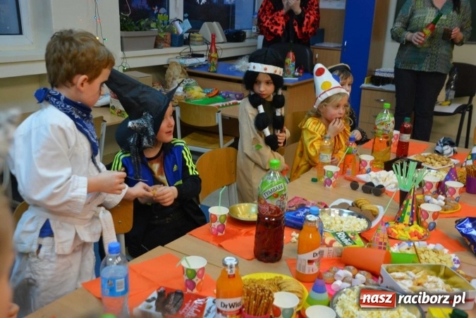 Zdjęcie w galerii na portalu naszraciborz.pl: Wielki bal maskowy w szkole na Ostrogu wiadomości z regionu