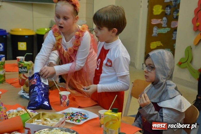 Zdjęcie w galerii na portalu naszraciborz.pl: Wielki bal maskowy w szkole na Ostrogu wiadomości z regionu