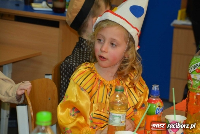 Zdjęcie w galerii na portalu naszraciborz.pl: Wielki bal maskowy w szkole na Ostrogu wiadomości z regionu