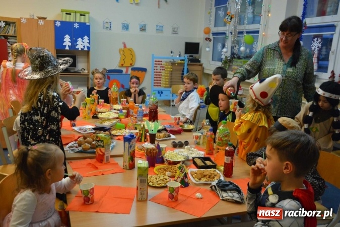 Zdjęcie w galerii na portalu naszraciborz.pl: Wielki bal maskowy w szkole na Ostrogu wiadomości z regionu