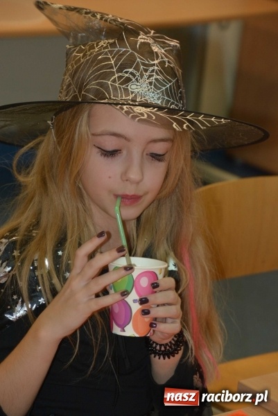 Zdjęcie w galerii na portalu naszraciborz.pl: Wielki bal maskowy w szkole na Ostrogu wiadomości z regionu