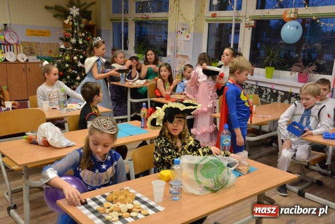 Zdjęcie w galerii na portalu naszraciborz.pl: Wielki bal maskowy w szkole na Ostrogu wiadomości z regionu