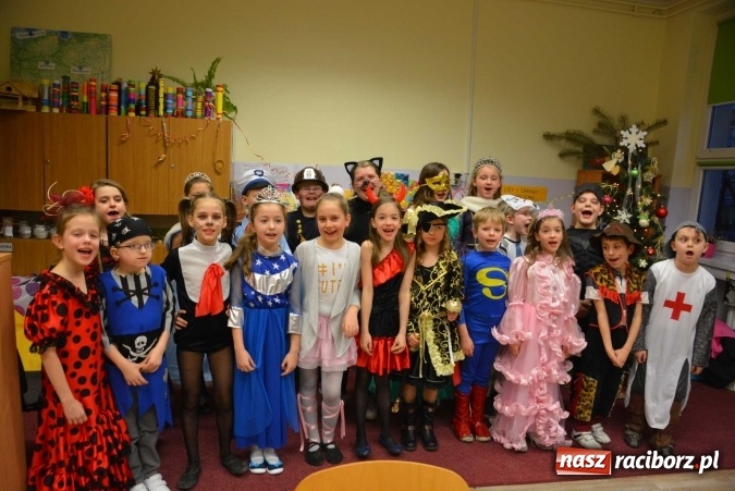 Zdjęcie w galerii na portalu naszraciborz.pl: Wielki bal maskowy w szkole na Ostrogu wiadomości z regionu