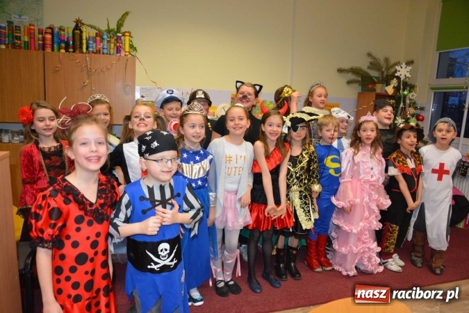 Zdjęcie w galerii na portalu naszraciborz.pl: Wielki bal maskowy w szkole na Ostrogu wiadomości z regionu