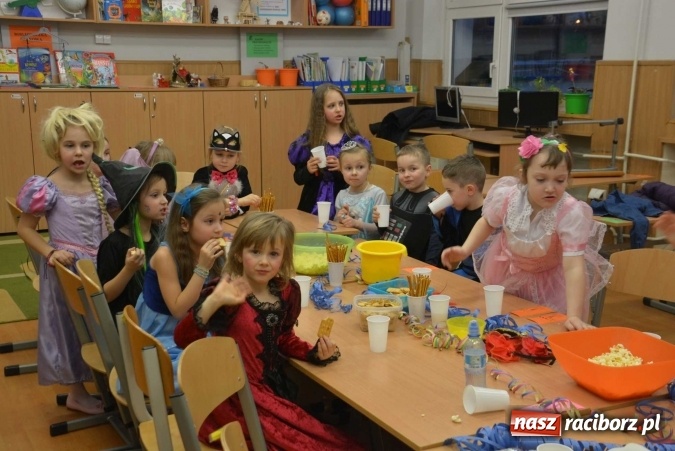 Zdjęcie w galerii na portalu naszraciborz.pl: Wielki bal maskowy w szkole na Ostrogu wiadomości z regionu