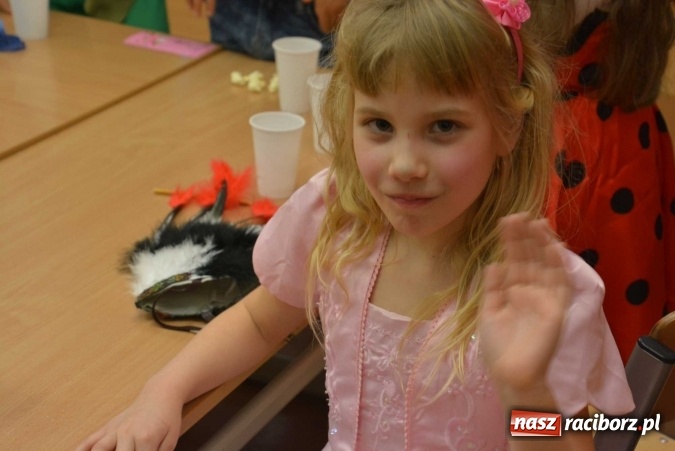 Zdjęcie w galerii na portalu naszraciborz.pl: Wielki bal maskowy w szkole na Ostrogu wiadomości z regionu