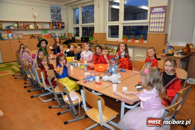 Zdjęcie w galerii na portalu naszraciborz.pl: Wielki bal maskowy w szkole na Ostrogu wiadomości z regionu