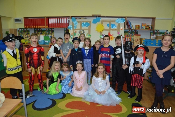Zdjęcie w galerii na portalu naszraciborz.pl: Wielki bal maskowy w szkole na Ostrogu wiadomości z regionu