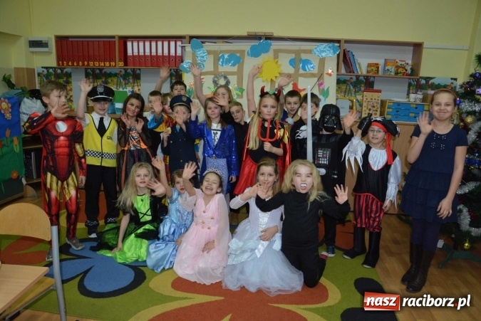 Zdjęcie w galerii na portalu naszraciborz.pl: Wielki bal maskowy w szkole na Ostrogu wiadomości z regionu