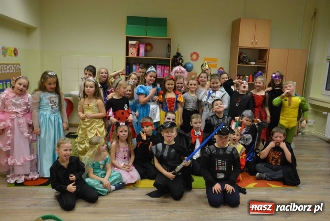 Zdjęcie w galerii na portalu naszraciborz.pl: Wielki bal maskowy w szkole na Ostrogu wiadomości z regionu