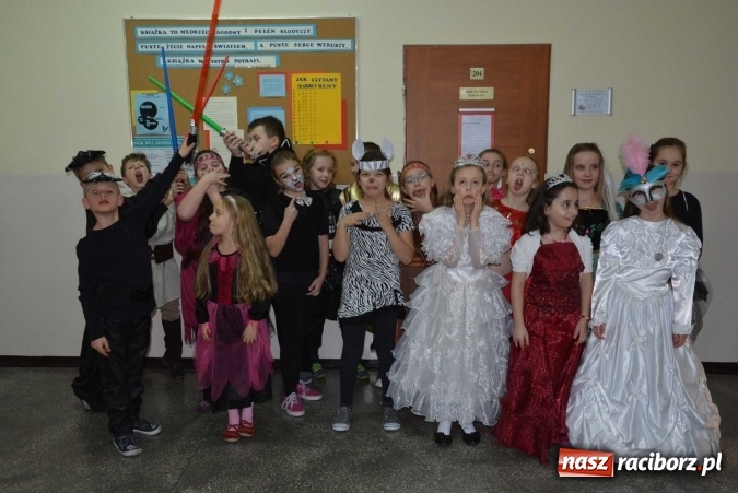 Zdjęcie w galerii na portalu naszraciborz.pl: Wielki bal maskowy w szkole na Ostrogu wiadomości z regionu