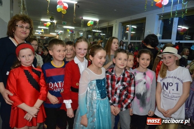 Zdjęcie w galerii na portalu naszraciborz.pl: Wielki bal maskowy w szkole na Ostrogu wiadomości z regionu