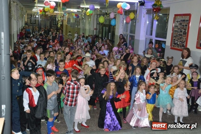 Zdjęcie w galerii na portalu naszraciborz.pl: Wielki bal maskowy w szkole na Ostrogu wiadomości z regionu