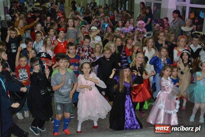 Zdjęcie w galerii na portalu naszraciborz.pl: Wielki bal maskowy w szkole na Ostrogu wiadomości z regionu