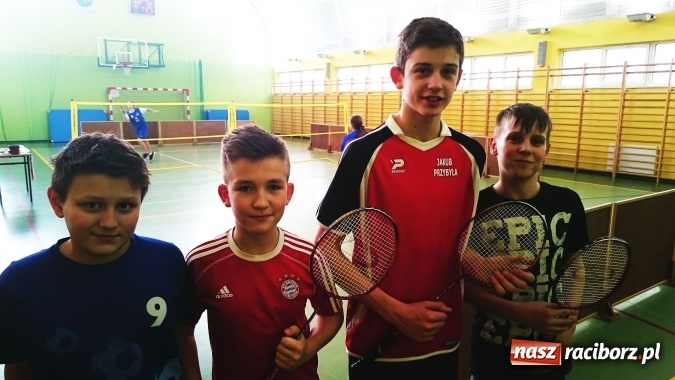 Zdjęcie w galerii na portalu naszraciborz.pl: W Pawłowie rozegrano pierwszy gminny turniej badmintona dziewcząt i chłopców szkół podstawowych wiadomości z regionu