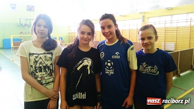 Zdjęcie w galerii na portalu naszraciborz.pl: W Pawłowie rozegrano pierwszy gminny turniej badmintona dziewcząt i chłopców szkół podstawowych wiadomości z regionu