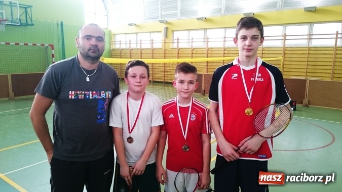 Zdjęcie w galerii na portalu naszraciborz.pl: W Pawłowie rozegrano pierwszy gminny turniej badmintona dziewcząt i chłopców szkół podstawowych wiadomości z regionu