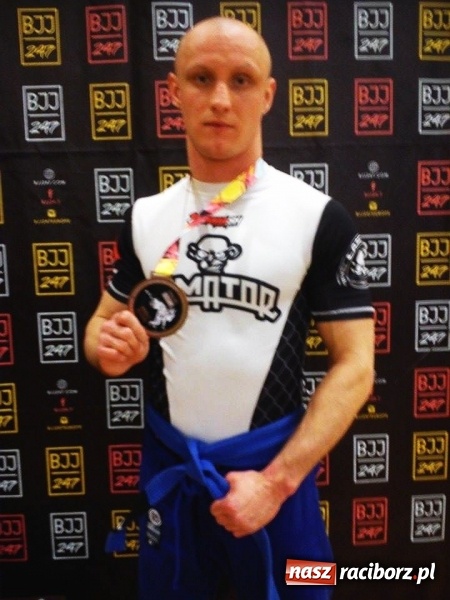 Zdjęcie w galerii na portalu naszraciborz.pl: Wychowanek Raciborskiego Klubu Brazylijskiego Jiu-jitsu na zawodach w Liverpoolu wiadomości z regionu