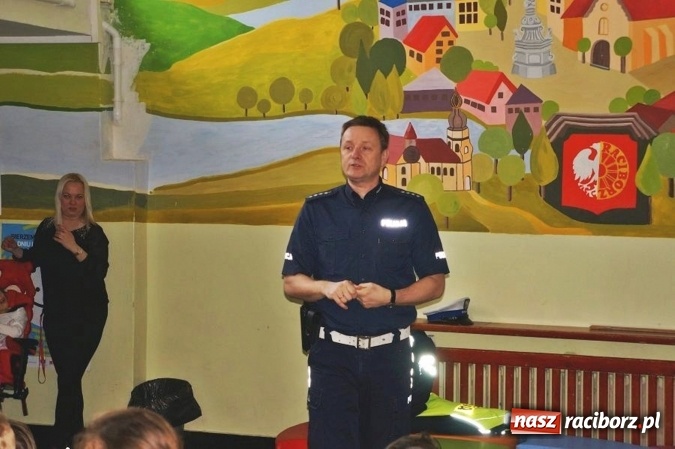 Zdjęcie w galerii na portalu naszraciborz.pl: Policjanci rozmawiali z uczniami ZSS w Raciborzu o bezpieczeństwie podczas ferii wiadomości z regionu