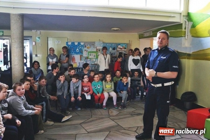 Zdjęcie w galerii na portalu naszraciborz.pl: Policjanci rozmawiali z uczniami ZSS w Raciborzu o bezpieczeństwie podczas ferii wiadomości z regionu