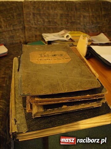 Zdjęcie w galerii na portalu naszraciborz.pl: Tajemnice cmentarza Jeruzalem. Co skrywają przechowywane tu księgi? wiadomości z regionu