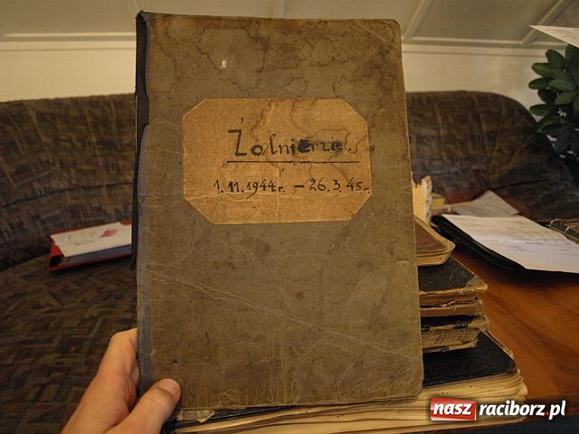 Zdjęcie w galerii na portalu naszraciborz.pl: Tajemnice cmentarza Jeruzalem. Co skrywają przechowywane tu księgi? wiadomości z regionu