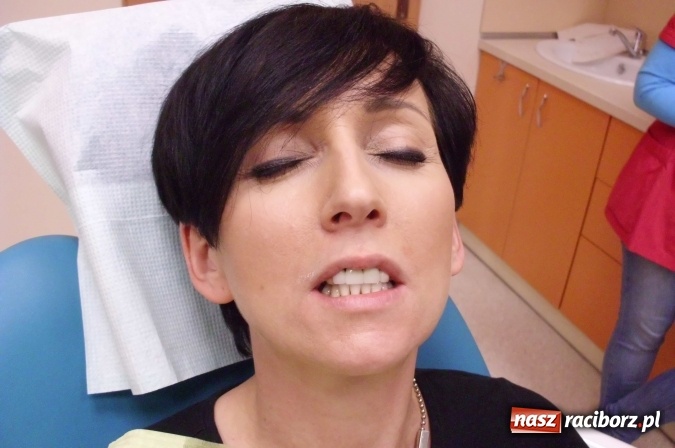 Zdjęcie w galerii na portalu naszraciborz.pl: Uśmiech Twoją wizytówką - zadbaj o niego w gabinetach ART-DENT wiadomości z regionu