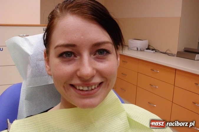 Zdjęcie w galerii na portalu naszraciborz.pl: Uśmiech Twoją wizytówką - zadbaj o niego w gabinetach ART-DENT wiadomości z regionu
